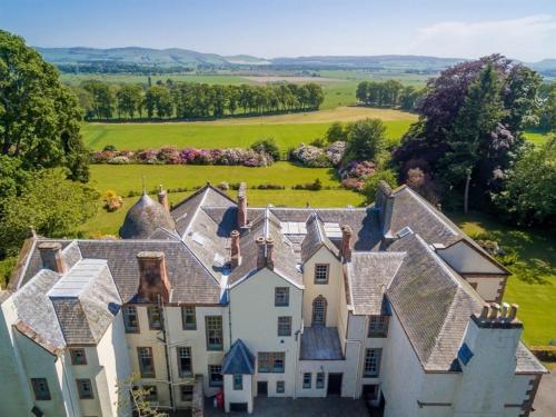 Charming 14-Bed House near Blairgowrie