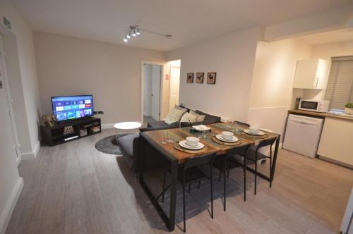 Luxury 3 Bedroom Ground Floor Apartment - Coventry