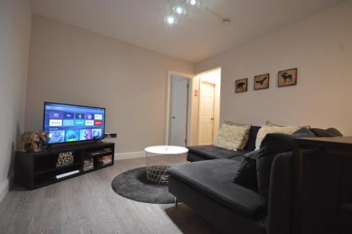 Luxury 3 Bedroom Ground Floor Apartment - Coventry