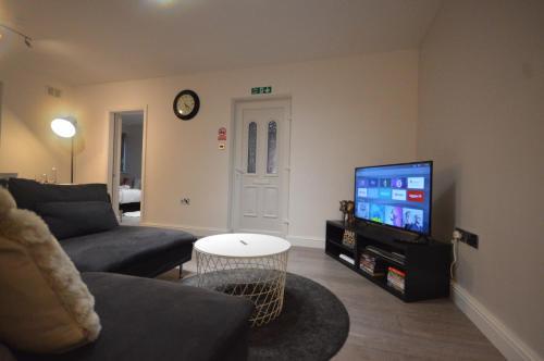 Luxury 3 Bedroom Ground Floor Apartment - Coventry