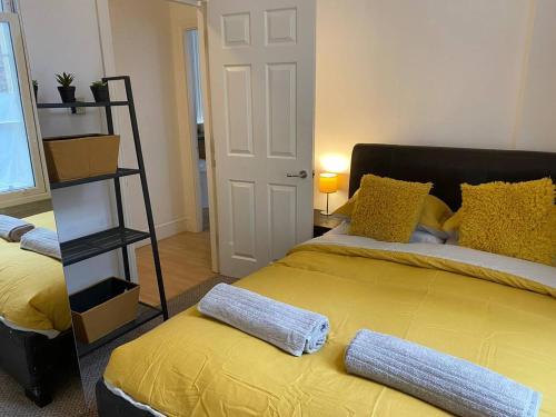 CITY CENTRE APARTMENT CLOSE To ST JAMES PARK, AMENITIES AND TRAVEL, Newcastle upon Tyne, Tyne and Wear