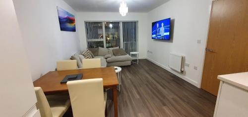Sterling River view Apartment, Greenhithe 4 with Netflix & Spotify, Swanscombe, Kent