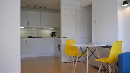 BookedUK: Cheerful 1 Bed Apartment - Sawbridgeworth