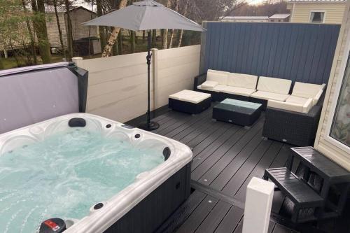Amazing Private Hot Tub & Lounge Mini Lodge, Swarland, Northumberland