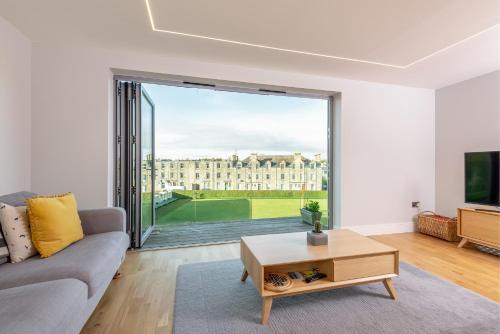 Luxury Balcony Apartment in St Andrews - Parking, St Andrews, Fife