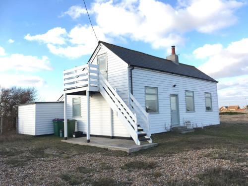 Charming original fishermans cottage on Dungeness beach