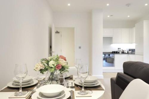 Luxury 1 Bed Flat in St Albans, Modern, WiFi, Six Minutes from Train Station, St Albans, Hertfordshire