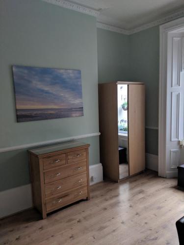 Tynemouth Beach Apartment - 2 min walk to beach