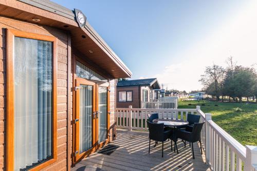 Juniper Lodge with Hot Tub