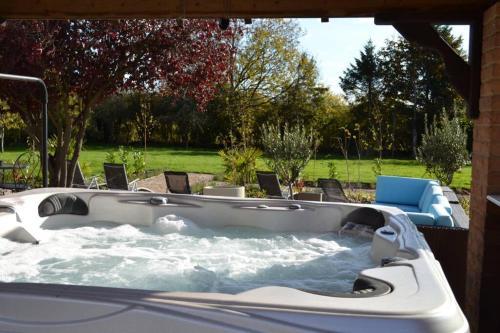 Treetops Cottages & Spa (Exclusive Hire), Grasby, Lincolnshire