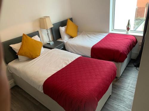Gateway Mews WV1 stays 5Beds Parking Long stay discounts, Wolverhampton, West Midlands