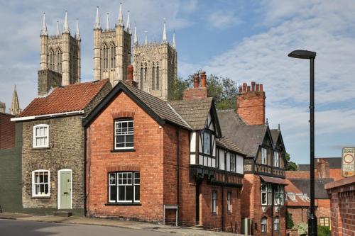 Superb period townhouse in historic uphill Lincoln