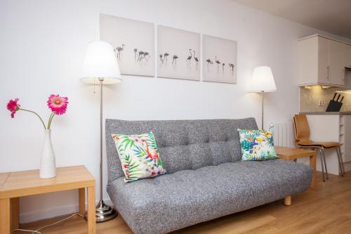 Stylish Apartment with Private Parking, Glasgow, South Lanarkshire
