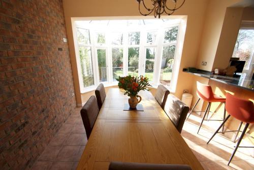 Pass the Keys Large home with garden, balcony & far-reaching views, Exeter, Devon