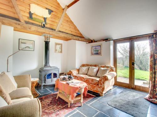 Cozy Holiday Home in Broad Street Kent with Fireplace, Icklesham, East Sussex