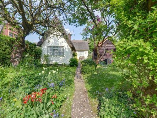 Authentic holiday home in Denston with garden, Denston, Suffolk