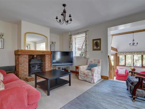 Unique Holiday Home in Hartfield Kent with Fireplace