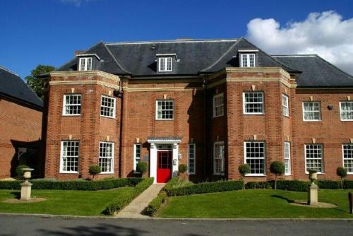 Leamington Spa Serviced Apartments - Ince House, Lillington, Warwickshire