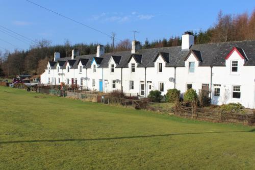 Crinan Canal Cottage No8, Cairnbaan, Argyll and Bute