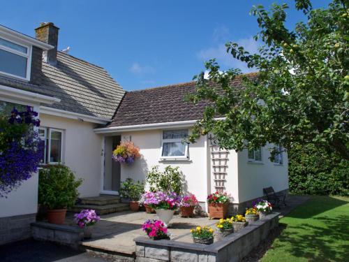 Delightful Holiday Home in Cornwall with Garden, Saint Merryn, Cornwall