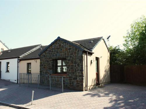 Cozy Holiday Home in New Hedges with Terrace, New Hedges, Pembrokeshire
