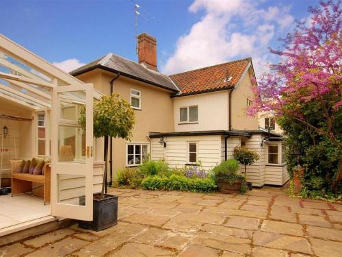 Luxury holiday home in High Street with garden