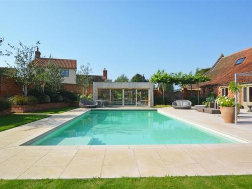 Stylish holiday home in Reepham with outdoor pool, Themelthorpe, Norfolk