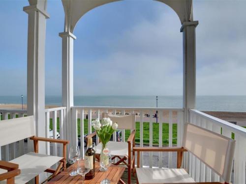 Magnific Holiday home in Hythe Kent with Sea View, Hythe, Kent