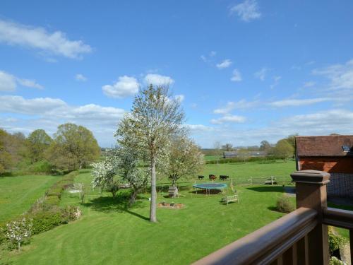 Tranquil Holiday home in Groombridge Kent with Balcony