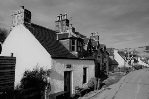 Crossroads Cottage - Loch Ness