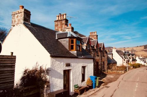 Crossroads Cottage - Loch Ness