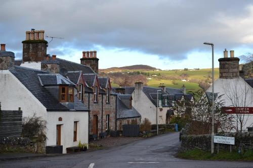 Crossroads Cottage - Loch Ness