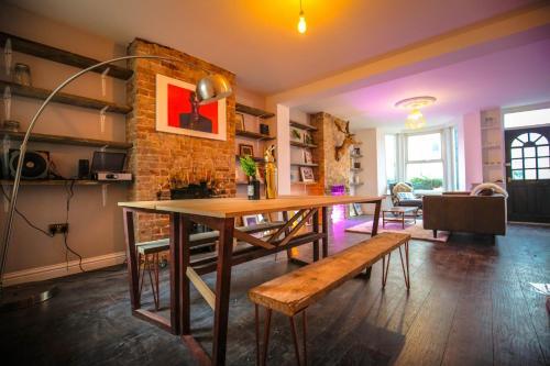 Eclectic seaside 4 bedroom artists residence, Margate, Kent