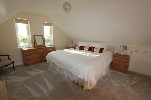 Glenside Cottage with Hot Tub, Middle Mill, Pembrokeshire