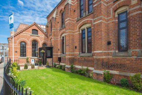 Luxury Chapel Apartment within City Walls, Chester, Cheshire