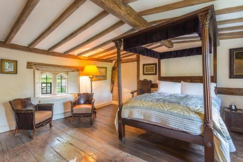 Temple Guiting Chateau Sleeps 30 Air Con WiFi