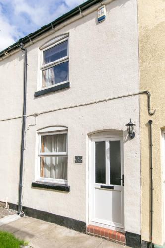 Charming terraced cottage close to Alton Towers
