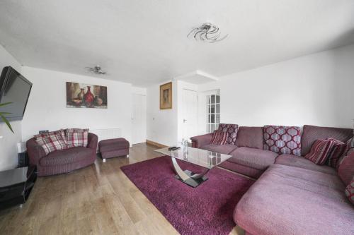 Immaculate 5-Bed House in Aylesford