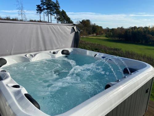 Hot Tub Lodge Percy Wood Golf Course