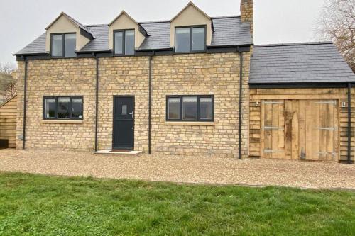Bagpuss Cottage Stunning brand new 2 bedroom cosy cottage, Ducklington, Oxfordshire