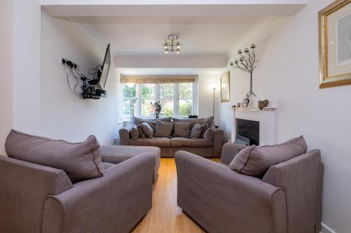 2BD Mews Style House w Private Off Street Parking, Hove, East Sussex