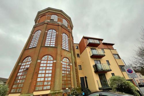 Braintree Town Centre - The Water Tower Serviced Apartments Sleeps 2, Braintree, Essex