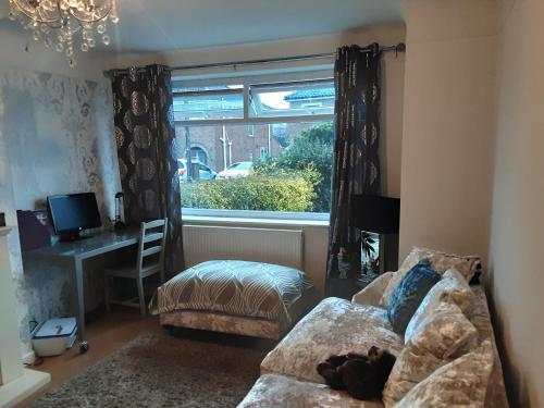 Beautiful 2-Bed House in Chester