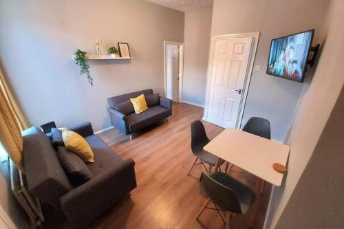Spacious 3 Bed Flat for Contractor & Professional Stays