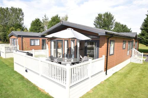 The Crucible lodge with Hot Tub, Barmby on the Moor, East Riding of Yorkshire