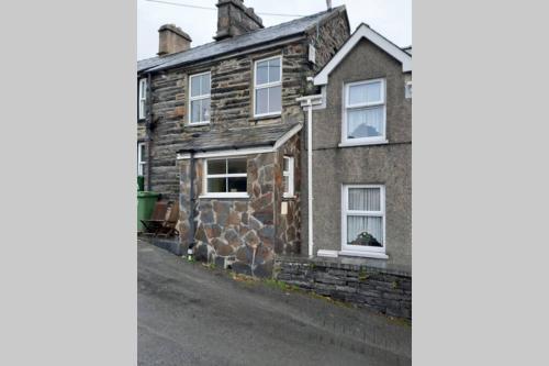 Snowdonia Rock Cottage - cosy and pet friendly