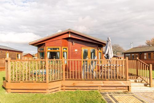 Flamingo Lodge With Hot Tub, Amotherby, North Yorkshire
