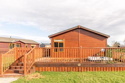 Chestnut Lodge With Hot Tub, Amotherby, North Yorkshire