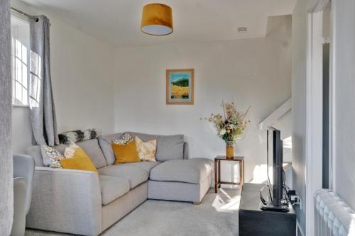 NEW Sleek & Spacious 1BD House with Garden Horsham, Horsham, West Sussex