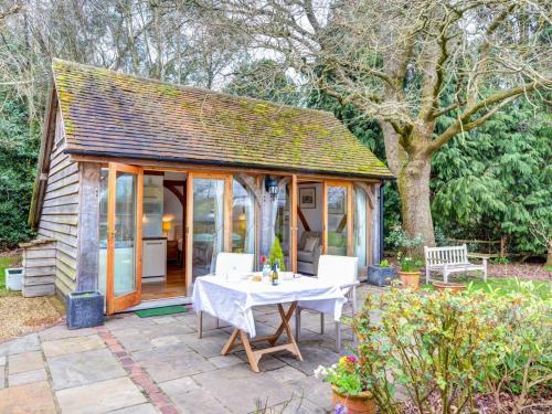 Charming Holiday Home in Uckfield Kent Private Parking